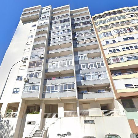 Wonderful Shared Apartment In Alfornelos - Near Metro! Lizbona Zewnętrze zdjęcie